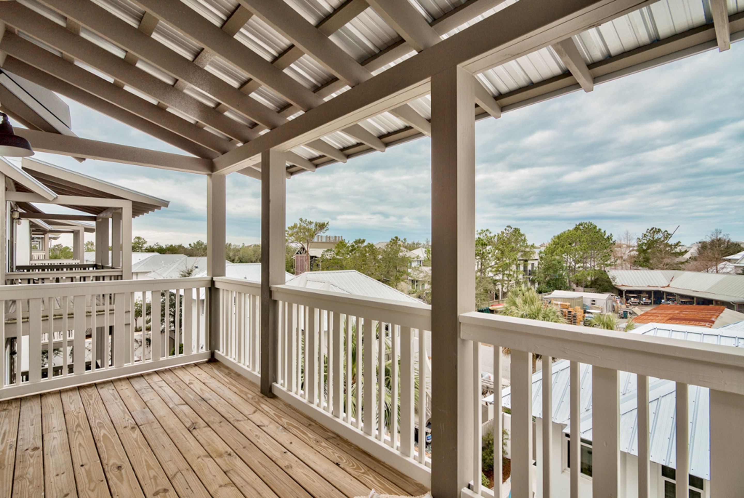 House, 5 Bedrooms | Balcony