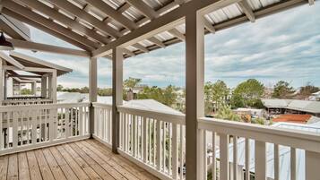 House, 5 Bedrooms | Balcony