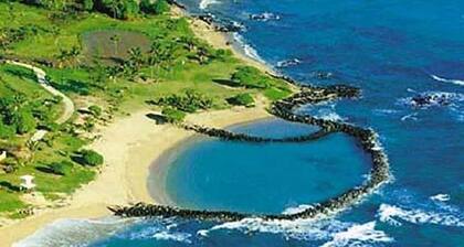 Complexe hÎtelier 4 étoiles face à la plage, vue sur l'océan à Lanai