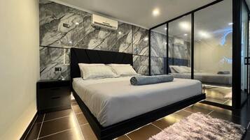 Suite de Lujo y Jacuzzi | Copriletto in piuma, Wi-Fi gratuito, lenzuola