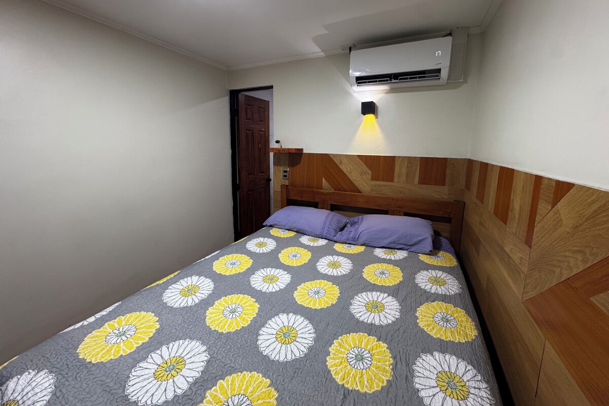 Habitació doble Comfort, dormitori mixt, no fumadors, amb bany privat (Comfort Double Room 17) | Cobrellits, wifi gratuïta i roba de llit 