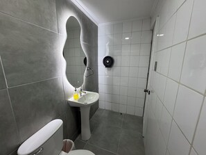 Banheira de hidromassagem, secador de cabelo (mediante solicitação)