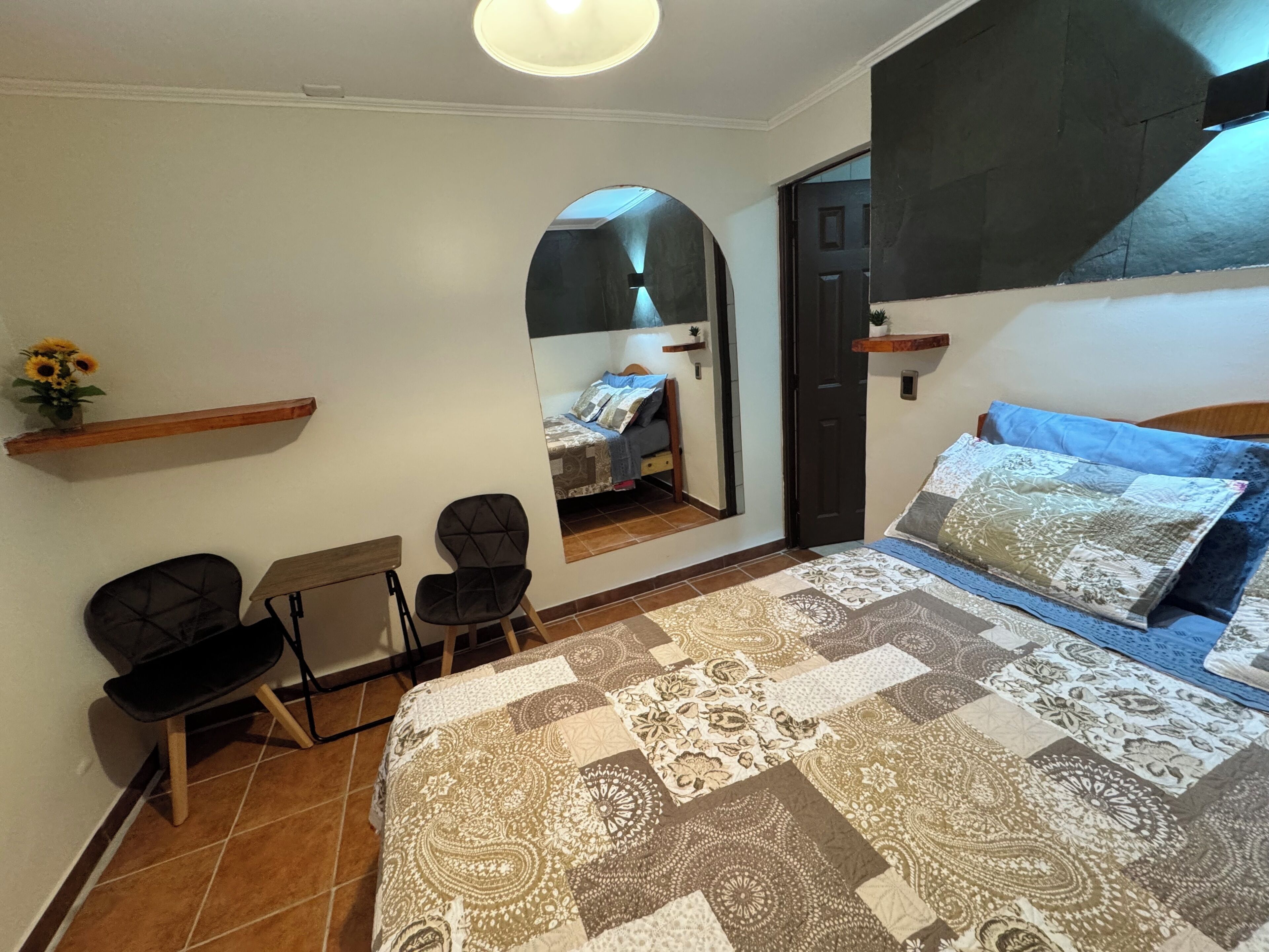 Comfort-Zimmer, 1 Schlafzimmer, mit Bad, zum Innenhof hin | Fassade der Unterkunft