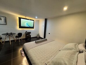 Suite de Lujo y Jacuzzi | Down comforters, free WiFi, bed sheets, wheelchair access - Residencial Don Santiago (Talca)