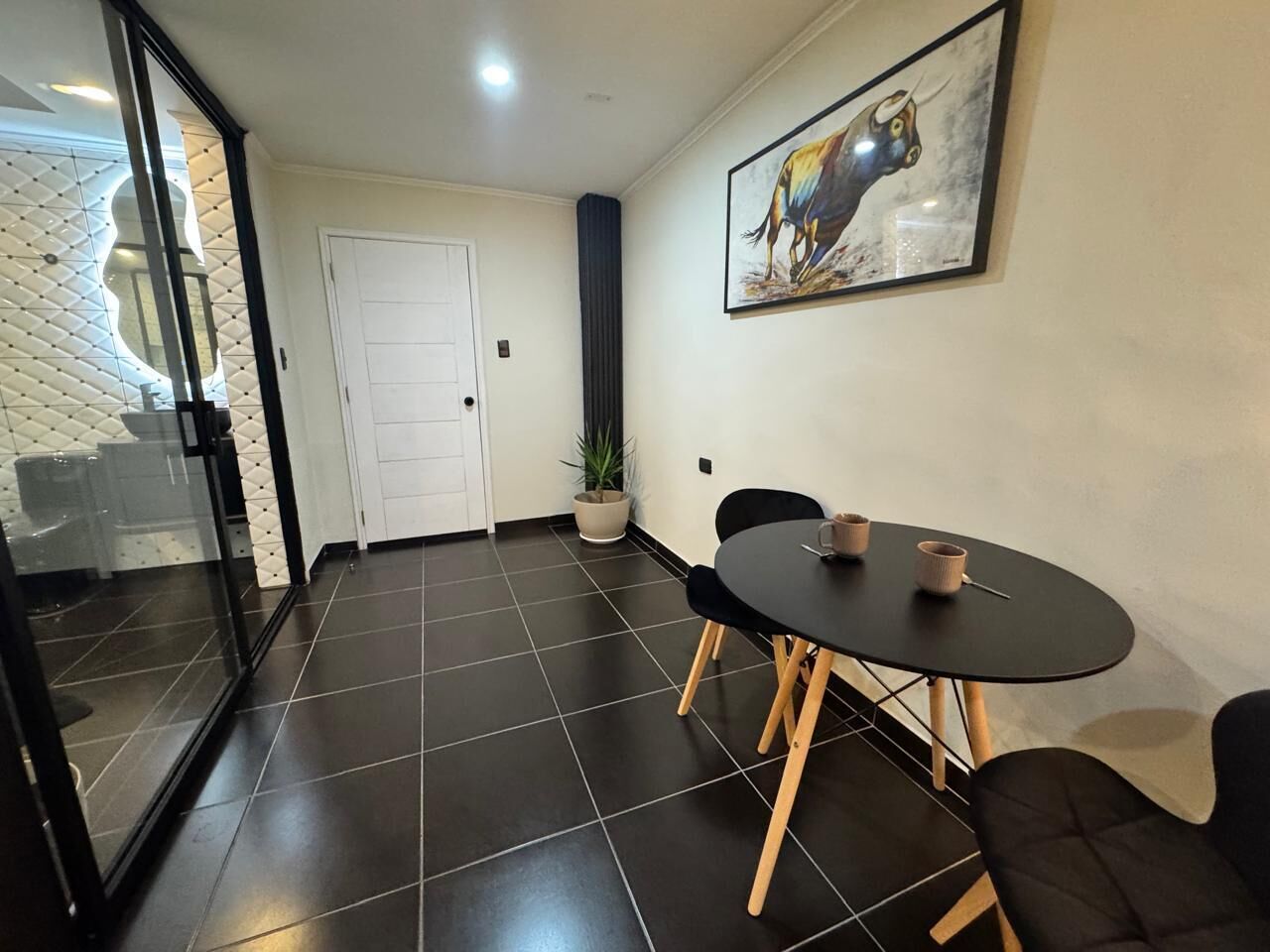 Suite de Lujo y Jacuzzi | Area soggiorno | Smart TV 32 pollici con canali via cavo, film in prima visione