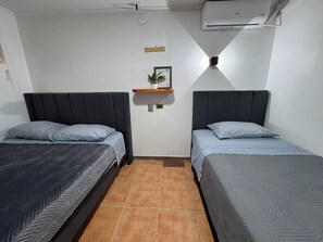 Comfort Quadruple Room, Accessible Bathtub, Ensuite | Down comforters, free WiFi, bed sheets, wheelchair access - Residencial Don Santiago (Talca)