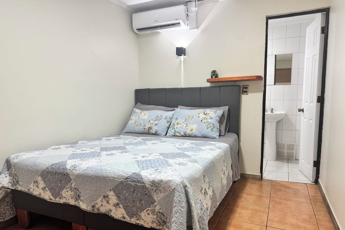 Deluxe-Doppelzimmer | Daunenbettdecken, kostenloses WLAN, Bettwäsche, Rollstuhlgeeignet