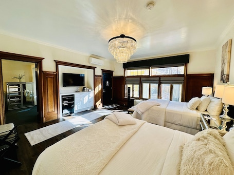 Deluxe Quadruple Room, Bathtub, Ground Floor | 1 bedroom, premium bedding, pillowtop beds, in-room safe