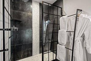Bathroom - Bespoke Inn Flagstaff (Flagstaff)