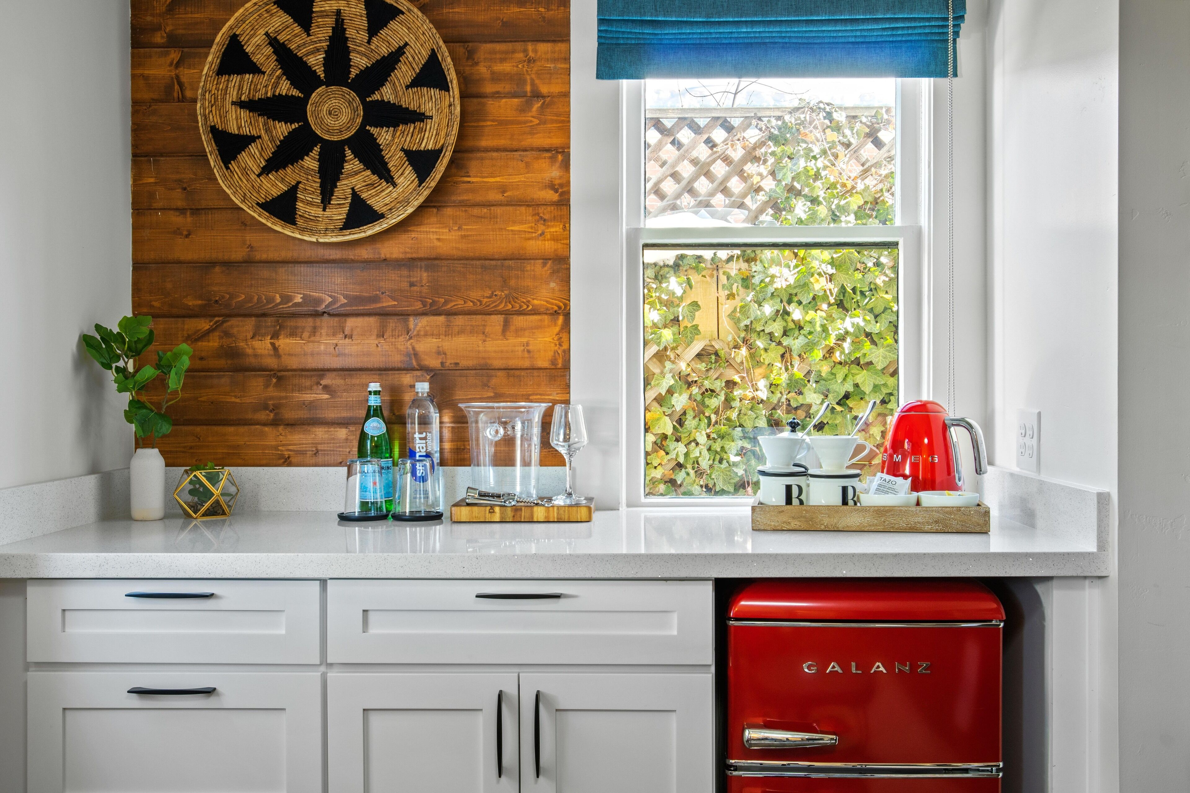 Dobbeltrom – grand, terrasse, 1. etasje | Oppholdsområde | En 50-tommers Flatskjerm-TV med Parabol-TV samt TV