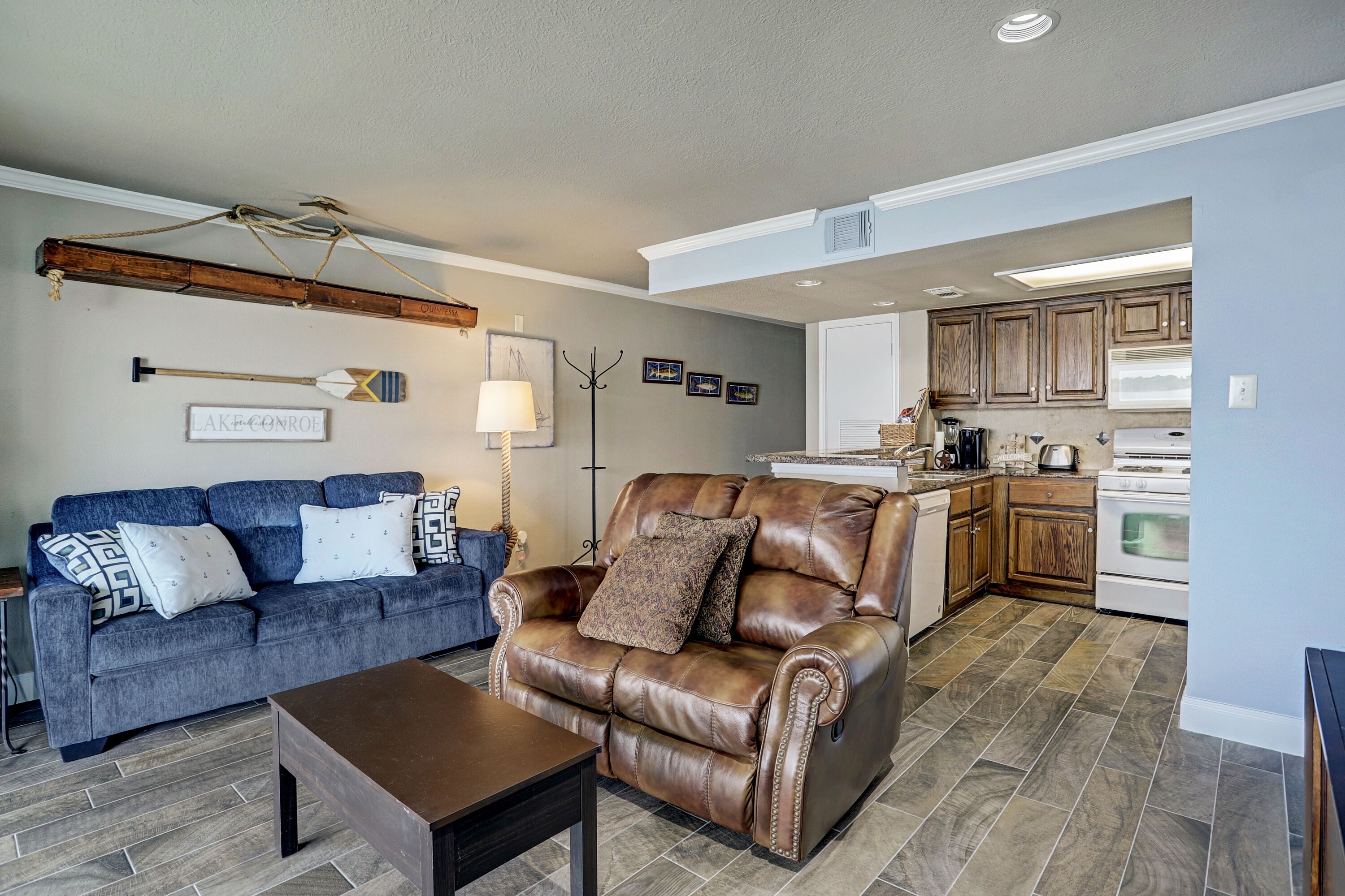 New!  Romantic Lake Conroe ~ Fish off your balcony. 