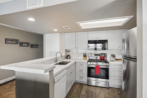 Coffee/tea maker, fridge, microwave, oven