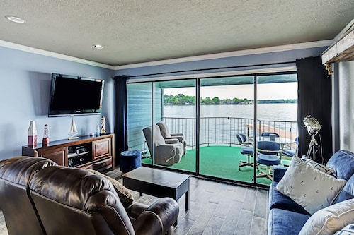 Reel in Romance ~ Lake Conroe ~ Fish off your balcony.