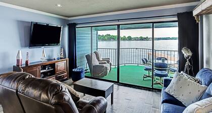 Reel in Romance ~ Lake Conroe ~ Fish off your balcony.