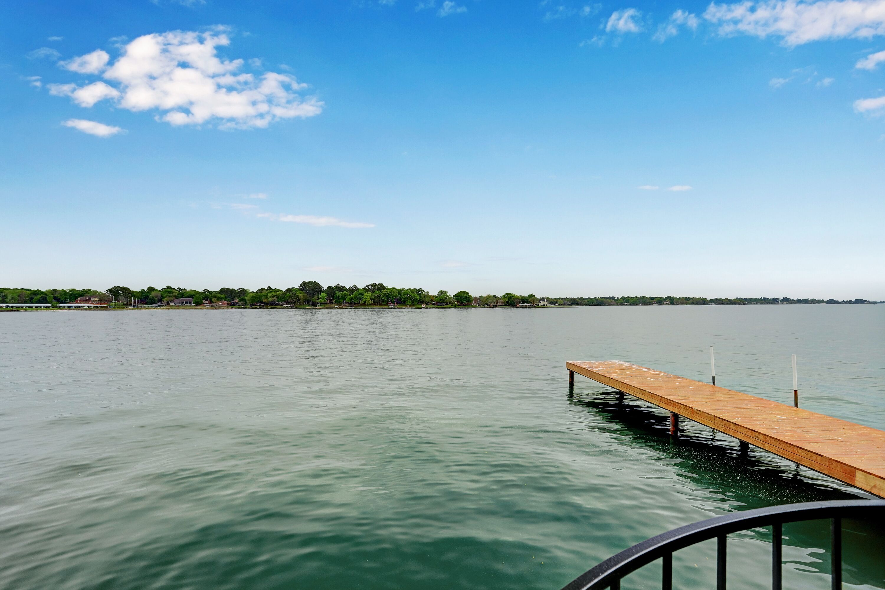 New!  Romantic Lake Conroe ~ Fish off your balcony. 