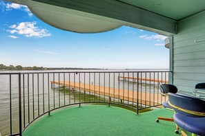 Property grounds - Reel in Romance ~ Lake Conroe ~ Fish off your balcony. (Willis)