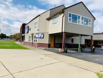 Motor City Inn & Suites