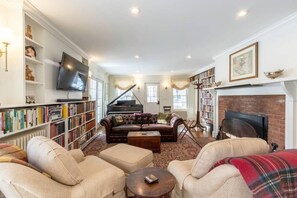 TV, fireplace, Netflix, books