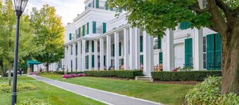 Dette huset er et 2-roms, 2. 5 bad, som ligger i Manchester, VT.