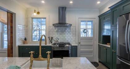 This house is a 2 bedroom(s), 2.5 bathrooms, located in Manchester, VT.