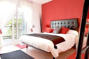 2 bedrooms, iron/ironing board, WiFi, bed sheets - HIGH STANDING APARTMENT IN THE HEART OF SITGES, SOLEADO, 150m from the SEA (Sitges)