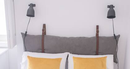 Living Coimbra Corpo de Deus - Three-Bedroom Apartment