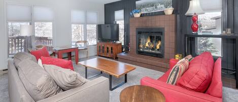 Télévision, cheminée