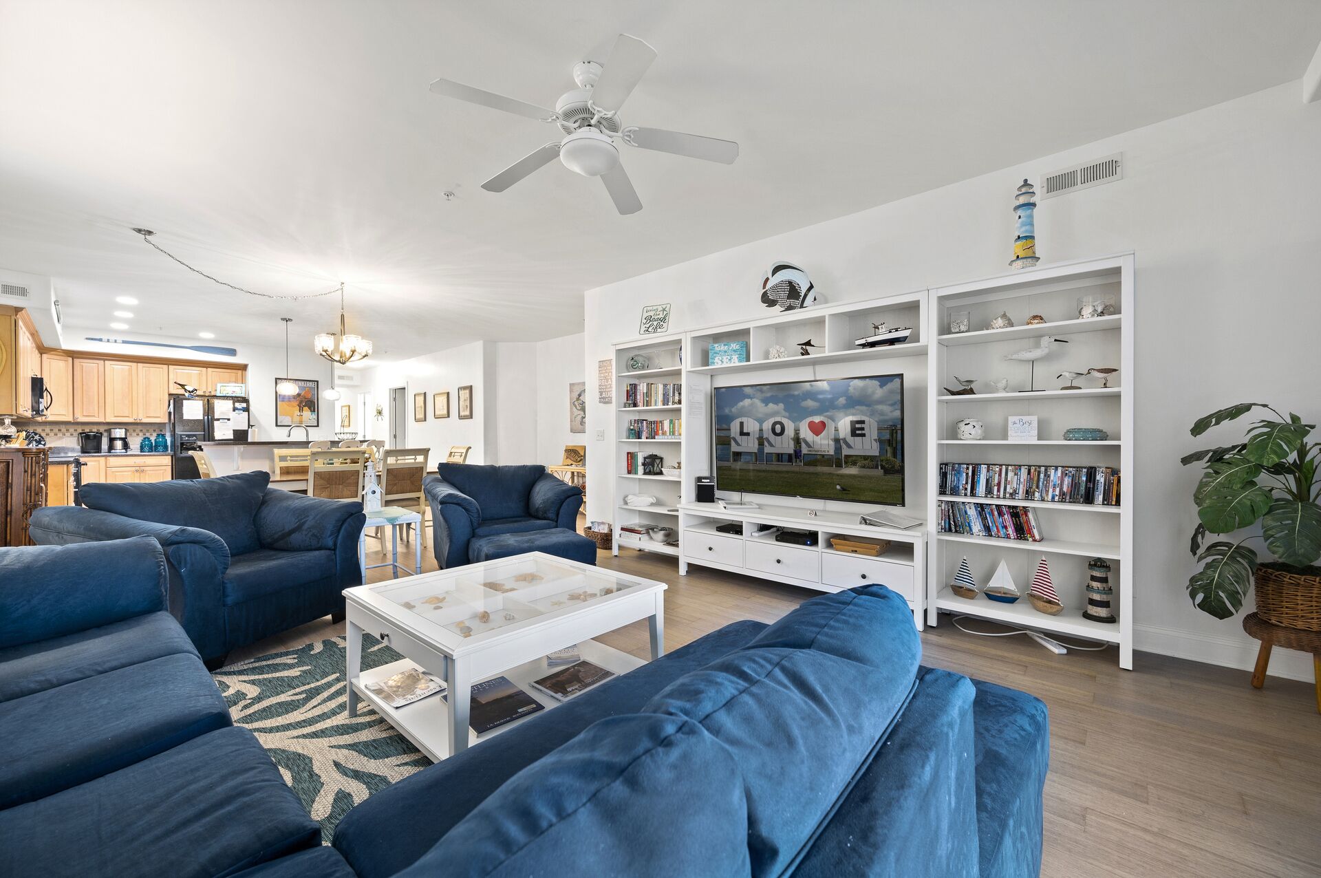 A stunning 3 Bedroom Waterfront Dream Condo that even allows your Family Dog!