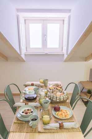 Dining - Living Coimbra Corpo de Deus, Two-Bedroom Apartment, AC, WIFI, (Coimbra)