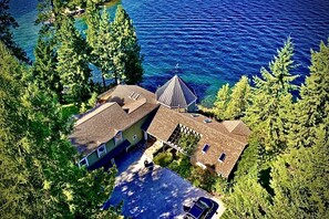 Exterior - +Luxury Lakefront for 12+ Private Beach & Dock, Huge GameRoom & Indoor Koi Pond! (Coeur d'Alene)