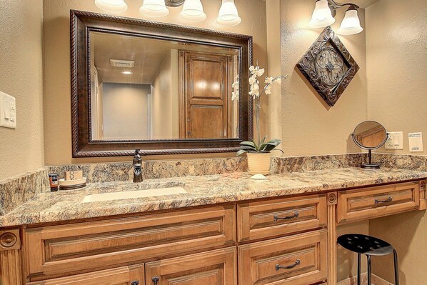 أحواض استحمام، مجففات شعر، مناشف