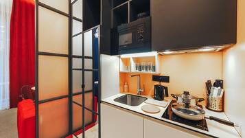 Basic Triple Room | Private kitchenette