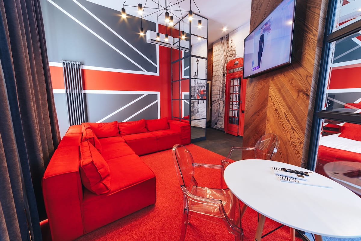 Basic Suite | 2 bedrooms, individually decorated, iron/ironing board, free WiFi