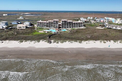 MP107-Jacuzzi | Resort Pools | Boardwalk to Beach