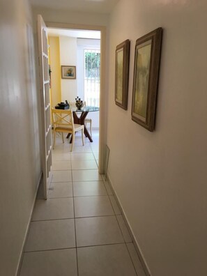 Hallway - Leme Charmoso (Rio de Janeiro)