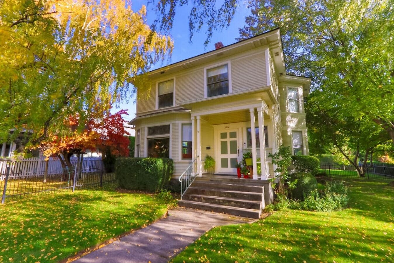 Whitman House · Classic 1902 Craftsman Beauty