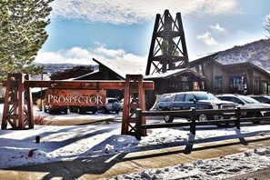 Property grounds - X-MAS DISCOUNTED. King Bed- Easy Ski Access- Quiet- Pool-Hot Tub-Low Rates (Park City)