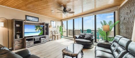 Een televisie en een tafeltennistafel