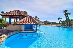 A heated pool - Poolside views | Private access to beach | Beachfront | MP103 (Port Aransas)