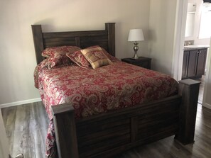 3 bedrooms, iron/ironing board, WiFi, bed sheets - Mountain Views, Fire Pit, Minutes From Downtown Asheville (Candler)