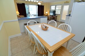 Dining - PERFECT GET-AWAY IN REHOBOTH BEACH-STEPS TO BEACH & BDWALK, 21A Maryland Ave (Rehoboth Beach)