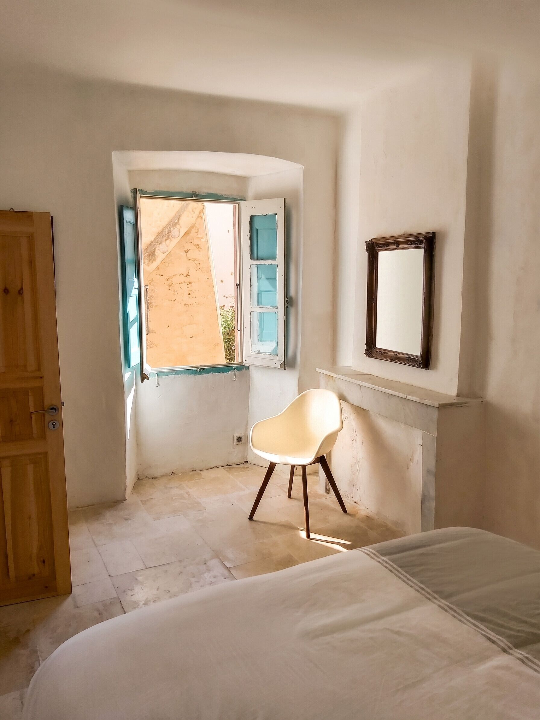 3 bedrooms, iron/ironing board, bed sheets