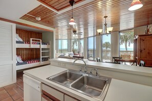 Interior - Surf-Shells-Sandcastles | Ocean-Pool Views | MP214 (Port Aransas)