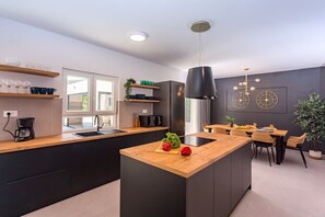 Fridge, microwave, oven, stovetop - VILLA ALMIC with heated pool, 5 bedrooms, Media room,multi-use playground court (Naklice)