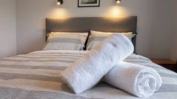 1 chambre, fer et planche Ă repasser, Wi-Fi, draps fournis