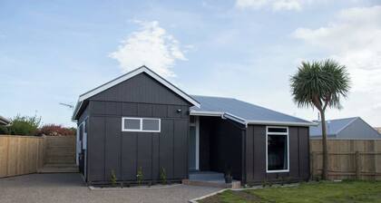 Pet Friendly Modern Apartment in Brixton