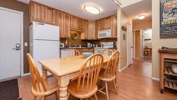 Condo, 1 Bedroom (Summit #257 Bldg. B) | Private kitchen | Fridge, microwave, stovetop, dishwasher