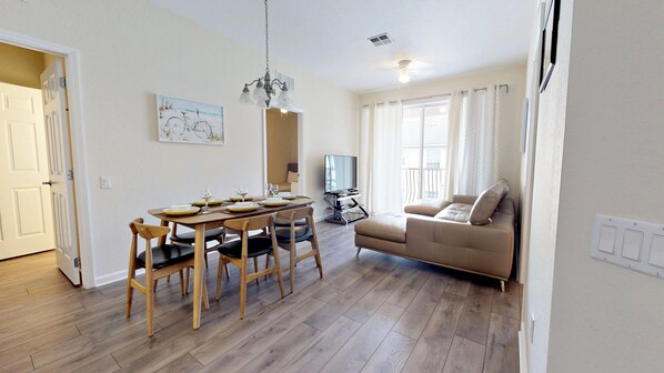 42-inch TV with cable channels - Vista Cay Resort - Bvd024 (Orlando)