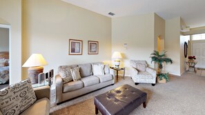 House, Multiple Beds, Private Pool | Living room