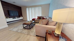 42-inch TV with cable channels - Vista Cay Resort - Tca831 (Orlando)